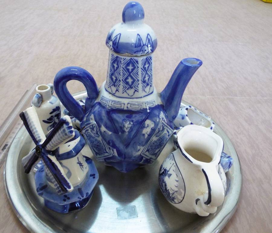 Antique/vintage blue and white porcelain lot
