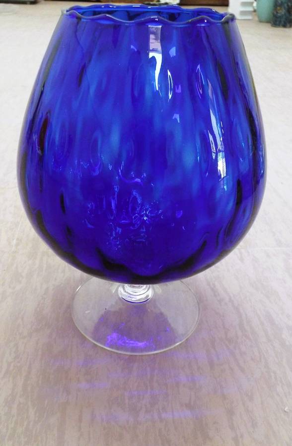 vintage ,,super Nice cobalt blue optic  glass vase