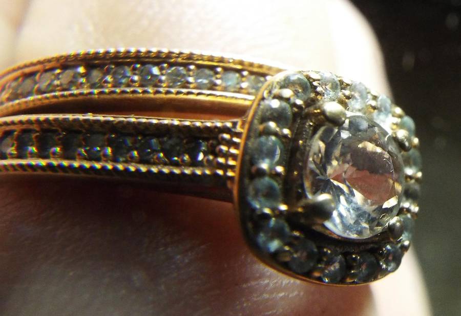 VINTAGE 9CT Wedding set with 5mm pink diamond from the late 1980s