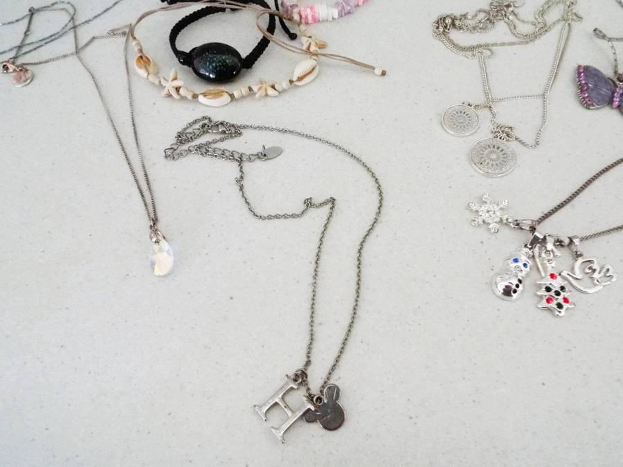 Jewellery lot with 2 hanging stands and assorted pieces