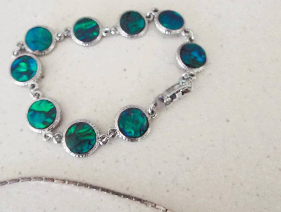 Jewellery lot with 2 hanging stands and assorted pieces