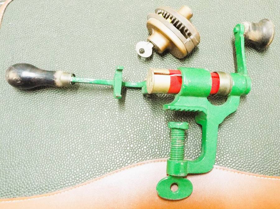 NICE antique hand loader crimp starter shotshell reloading press and gun lock