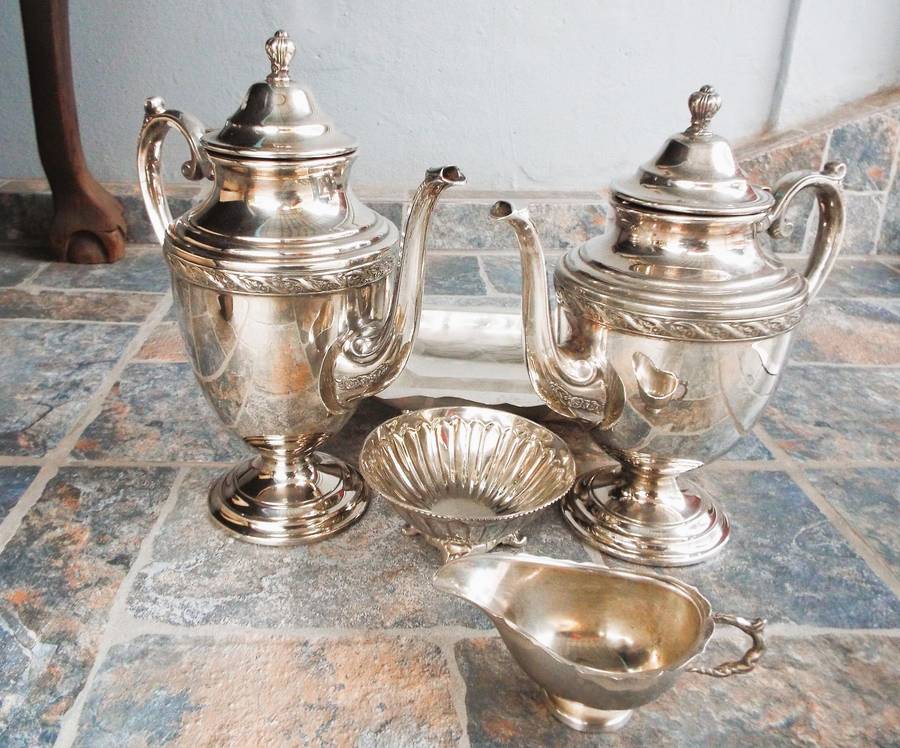 Vintage lot of nice bling bling