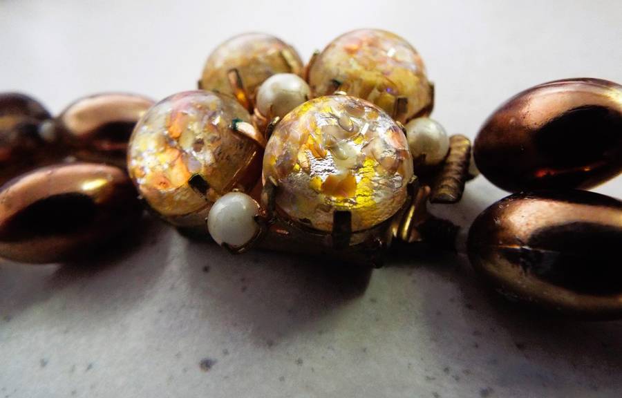 VINTAGE 1950s AURORA BOREALIS GLASS BEAD NECKLACE