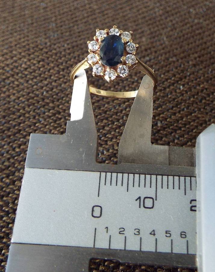 VINTAGE 9CT RING