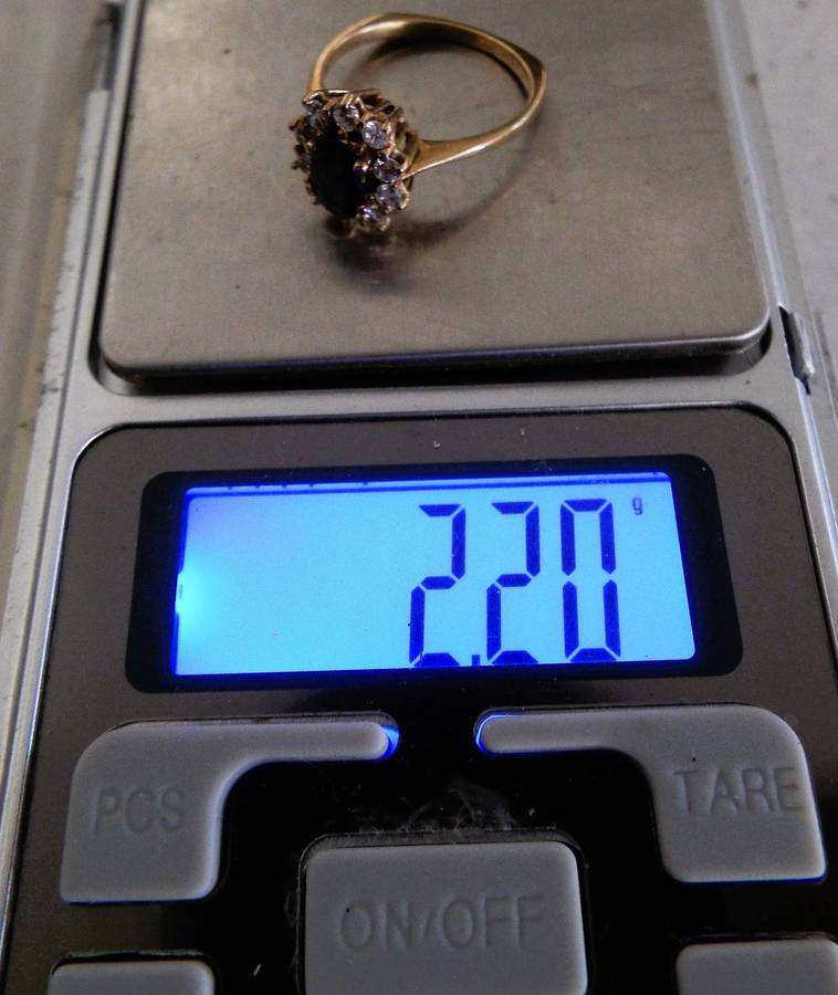 VINTAGE 9CT RING