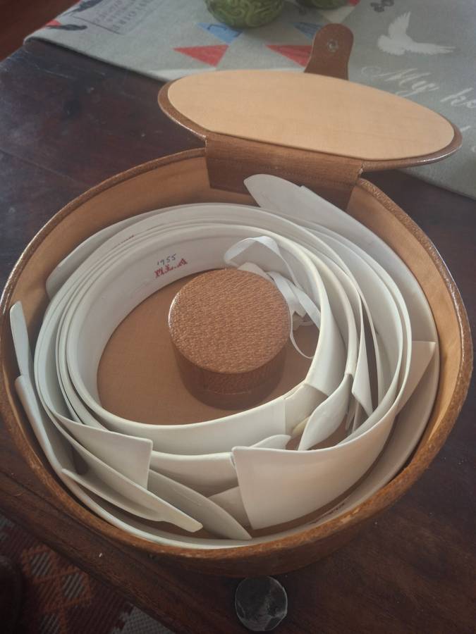 Vintage Gentleman's Collar Box 15.5cm Plus 6 Starched Collars Prop Formal