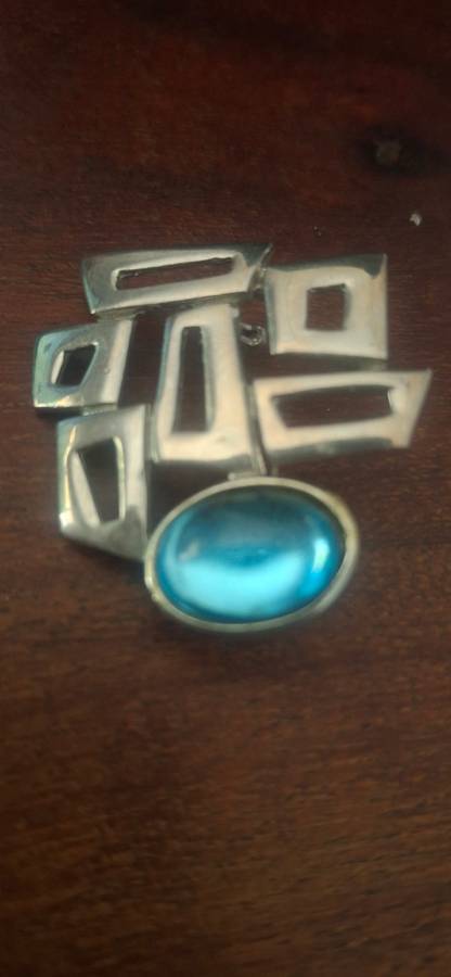 Vintage brooch turquoise stone