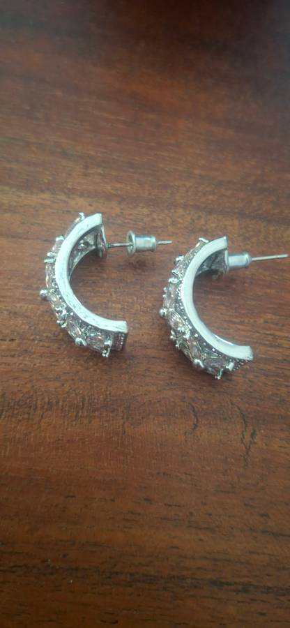 Earrings with pink stones