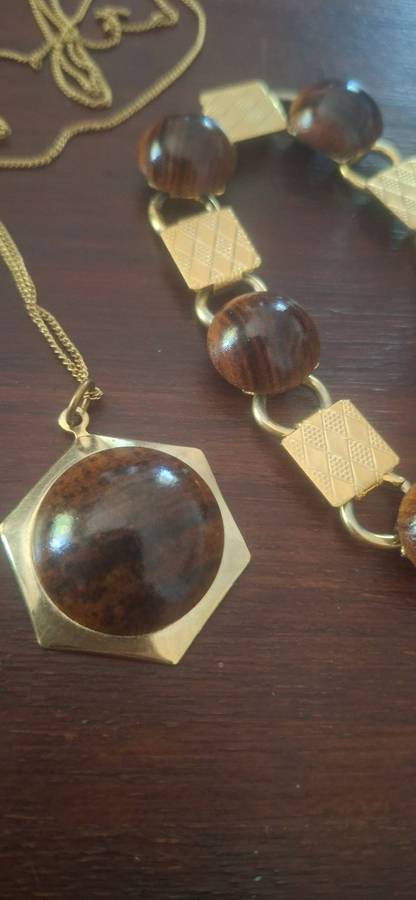 Gold plated necklace and bracelet vintage wood