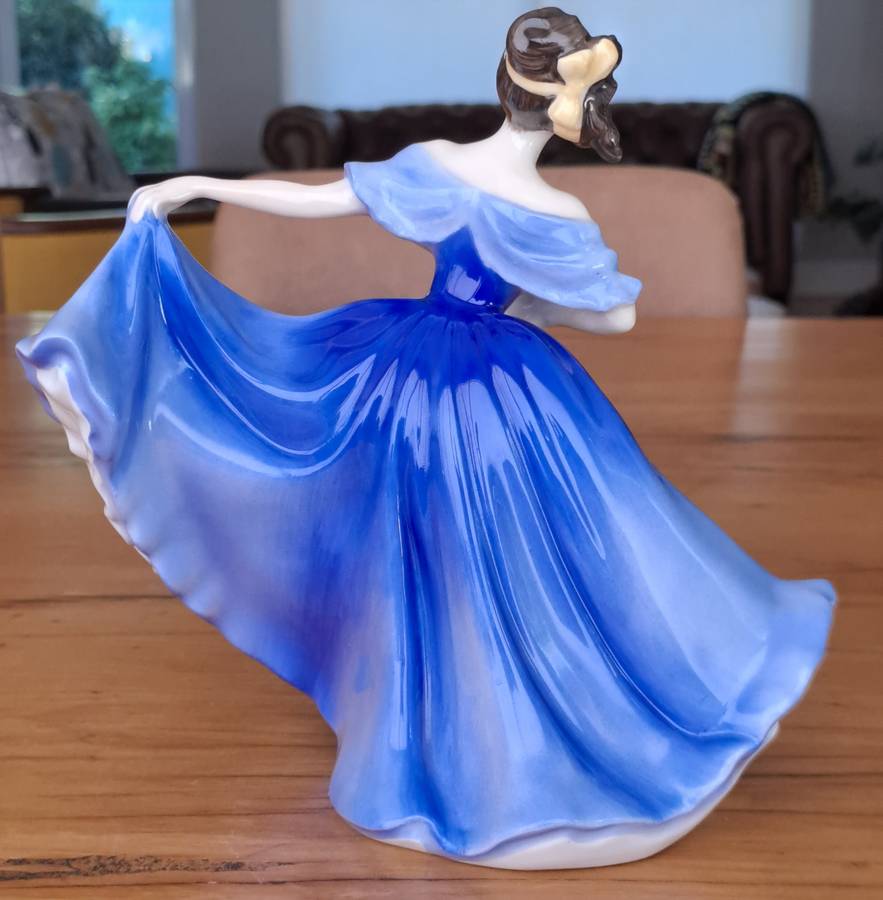 Royal Doulton Figurine - Elaine HN2791