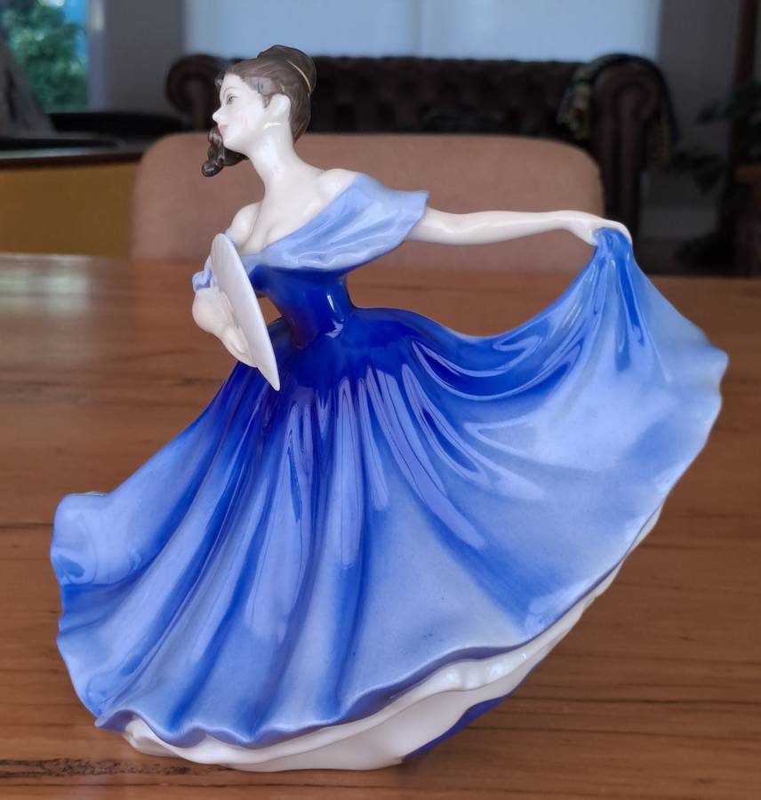 Royal Doulton Figurine - Elaine HN2791