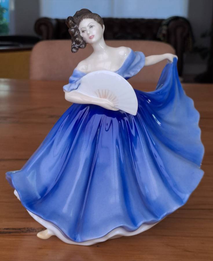 Royal Doulton Figurine - Elaine HN2791