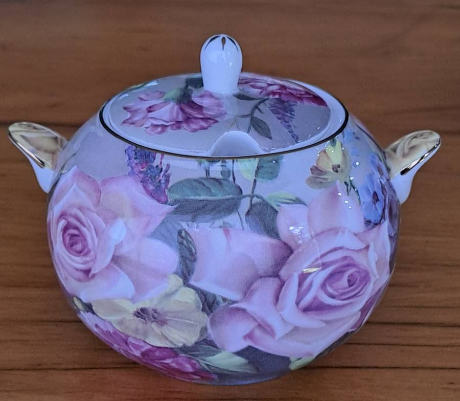 Maxwell Williams Milk Jug and Sugar Bowl - 'Garlands'