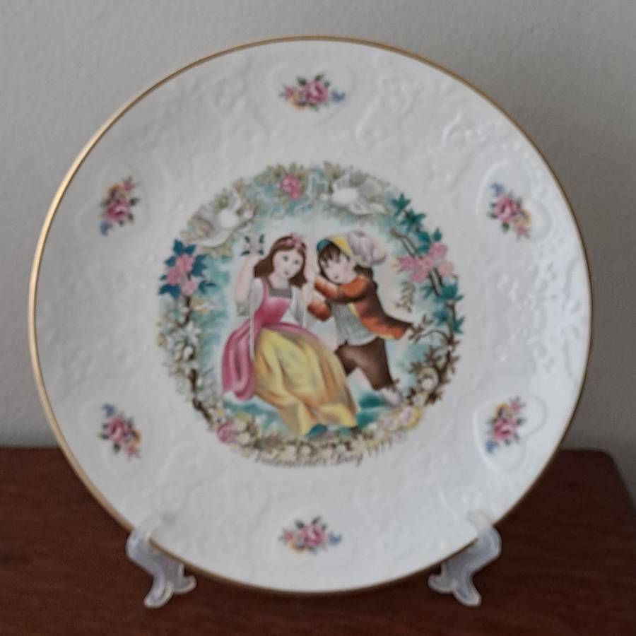 Royal Doulton Plate 'Valentine's Day 1979'