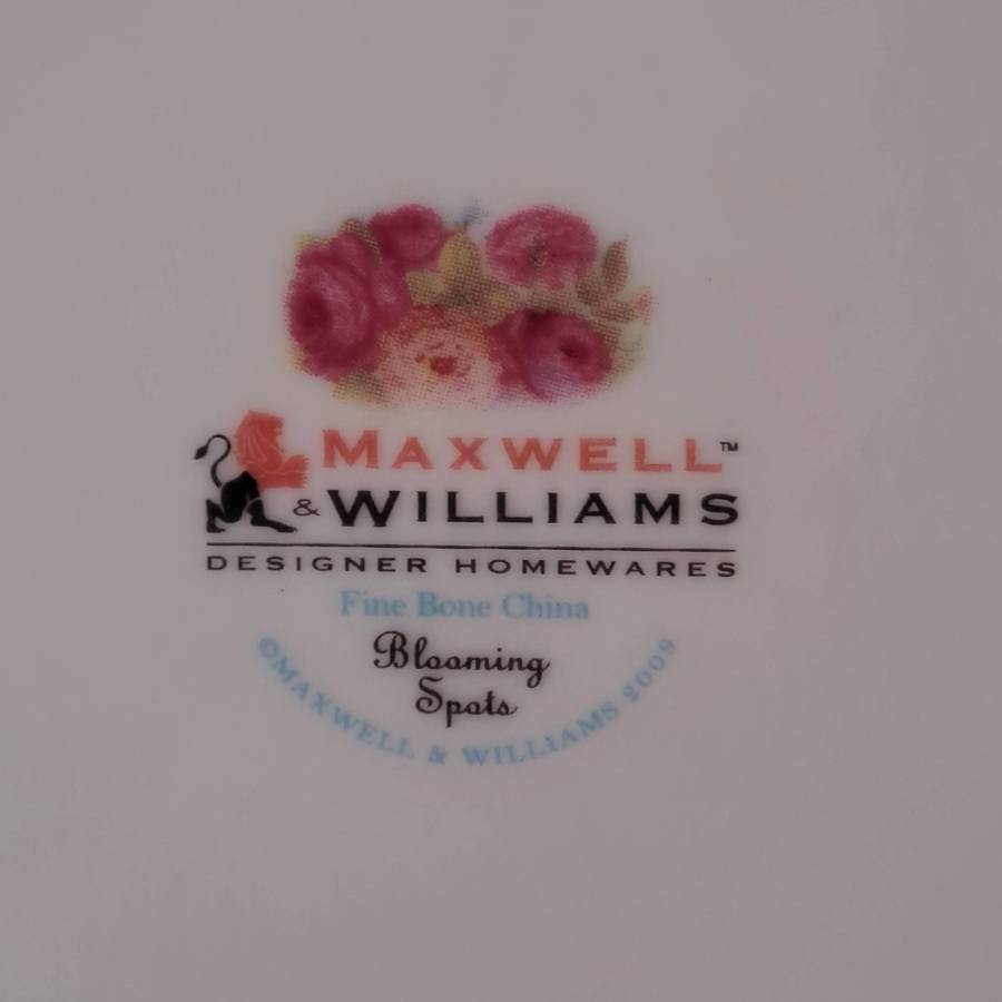 Maxwell Williams Plate 'Blooming Spots'