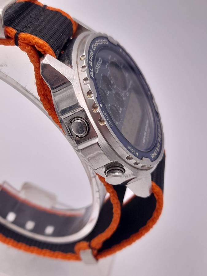 Casio DW7200 WORKING 41mm ex crown 44mm lug to lug