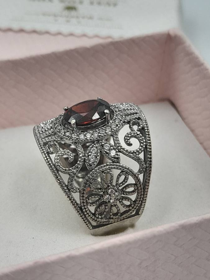 Sterling silver ladies ring Size: N