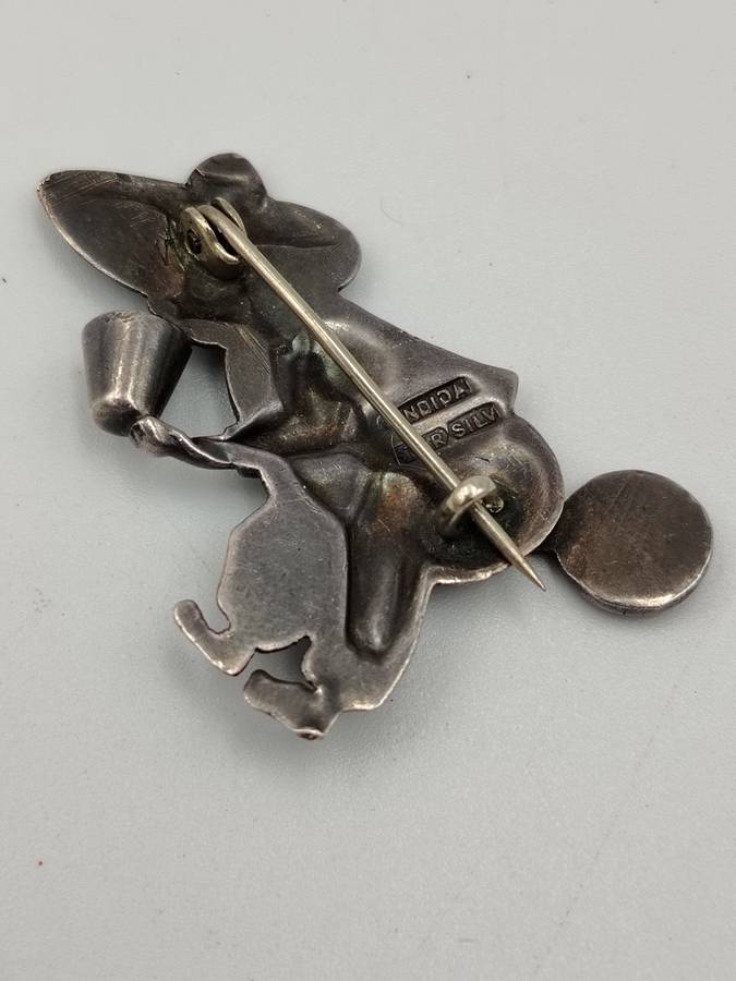 Sterling silver brooch 37mm by 24mm