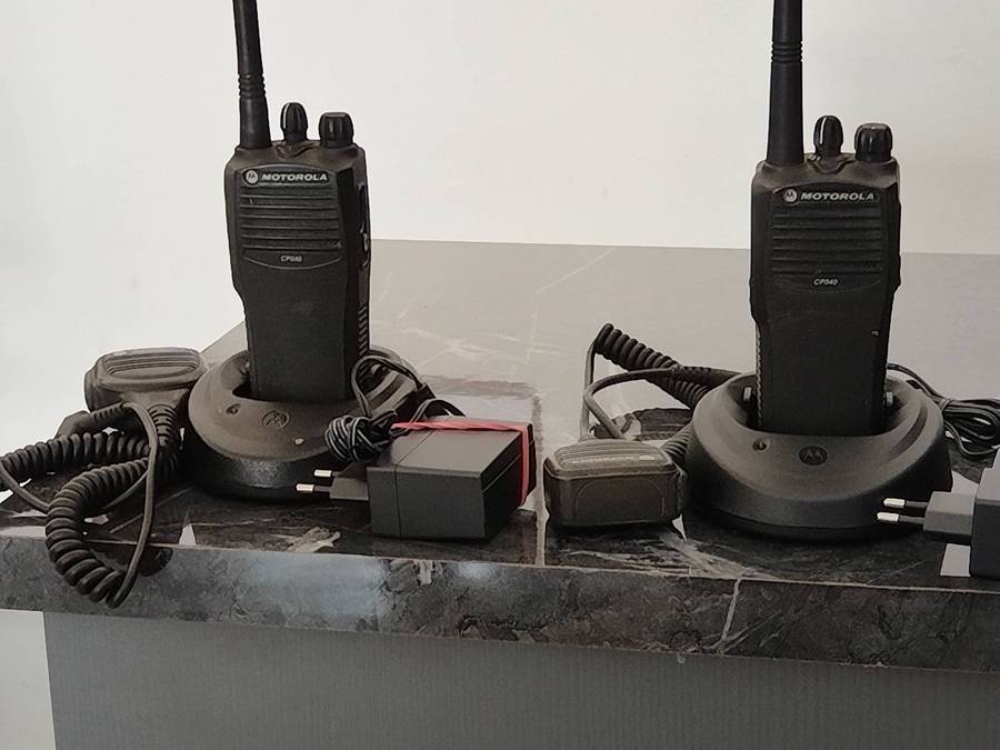 MOTOROLA CP 040 VHF TWO-WAY RADIO (NO BATTERIES) SET OF FOUR ( 4)
