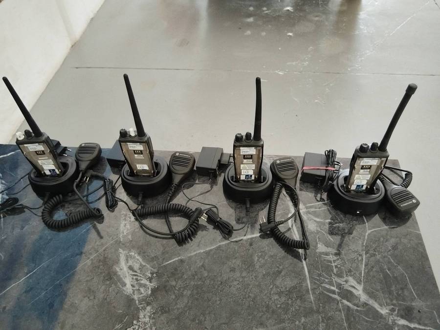 MOTOROLA CP 040 VHF TWO-WAY RADIO (NO BATTERIES) SET OF FOUR ( 4)