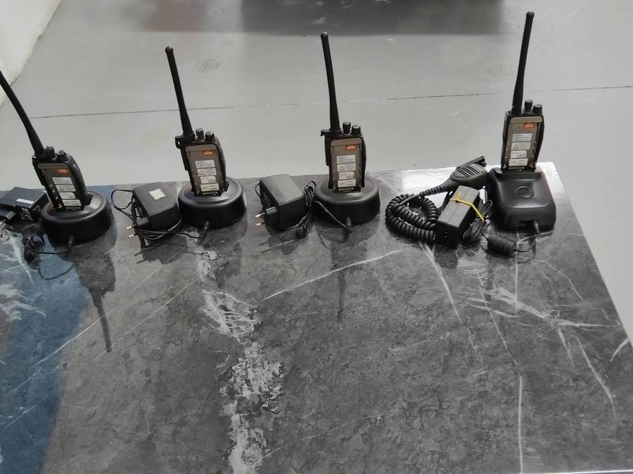 MOTOROLA DP 3400 VHF TWO-WAY RADIO (NO BATTERIES ) SET OF 4 RADIOS WITH CHARGERS