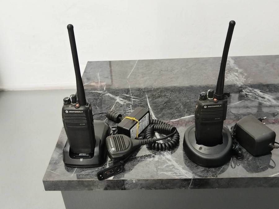 MOTOROLA DP 3400 VHF TWO-WAY RADIO (NO BATTERIES ) SET OF 4 RADIOS WITH CHARGERS