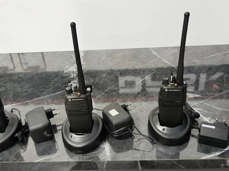 MOTOROLA DP 3400 VHF TWO-WAY RADIO (NO BATTERIES ) SET OF 4 RADIOS WITH CHARGERS