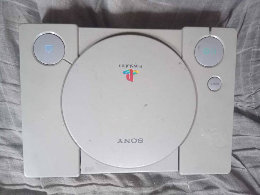 Playstation 1 console+remote+all cables