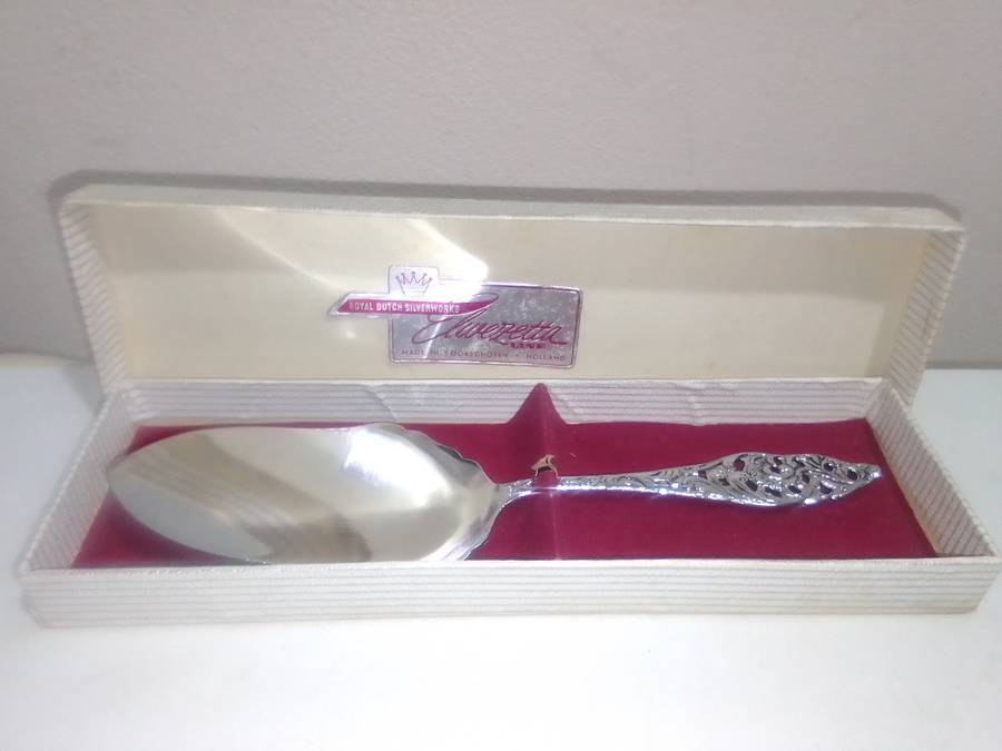 A unused Wedding present. Elwezetta Dutch Silver Cake lifter and 6 Forks boxed.