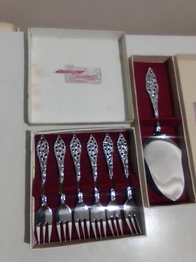 A unused Wedding present. Elwezetta Dutch Silver Cake lifter and 6 Forks boxed.