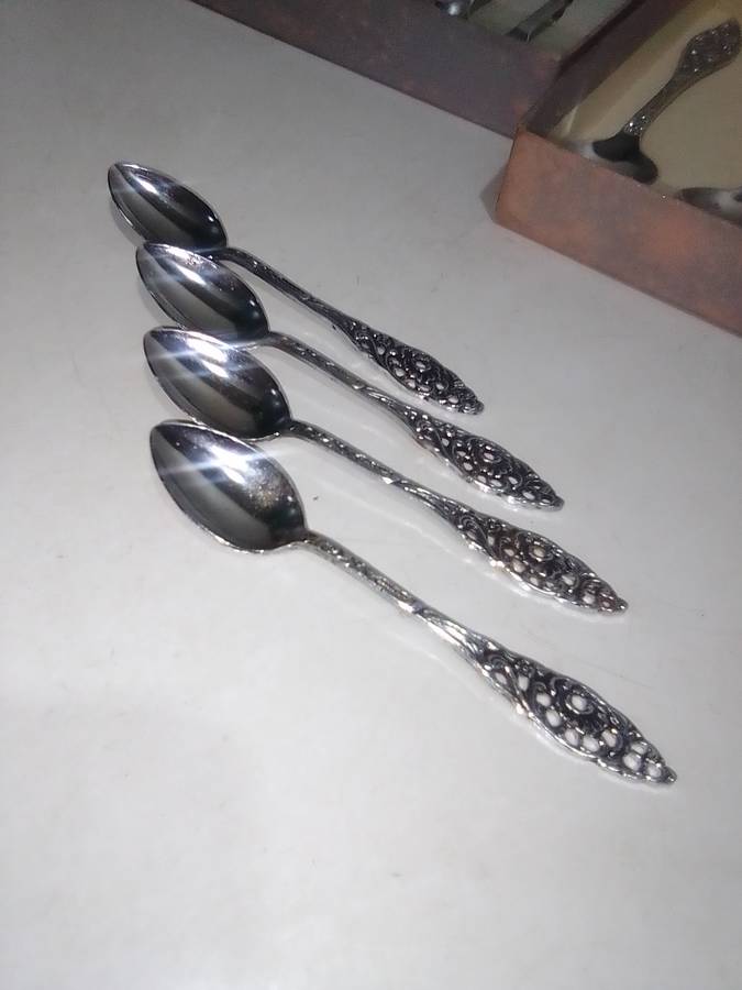 Elwezetta Dutch chrome plate 15 Spoons boxed. Gorgeous Dutch chrome plated teaspoons.