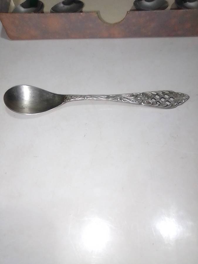Elwezetta Dutch chrome plate 15 Spoons boxed. Gorgeous Dutch chrome plated teaspoons.