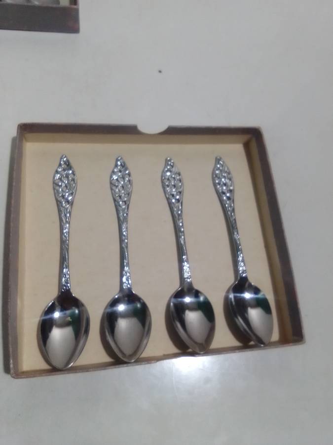 Elwezetta Dutch chrome plate 15 Spoons boxed. Gorgeous Dutch chrome plated teaspoons.
