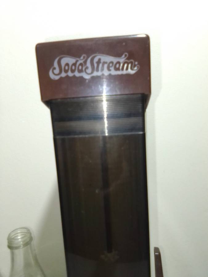 A Salton soda stream+ a gas bottle installed and 5 bottles no caps or cracks.