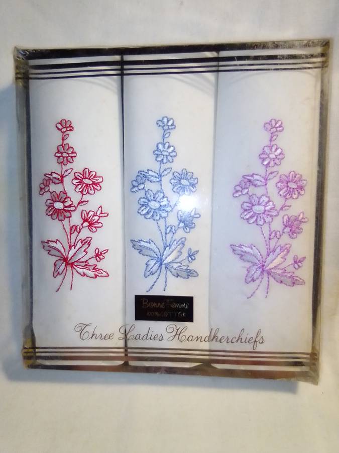 Vintage genuine 100% cotton Ladies 3 Handkerchiefs embroidered original box.