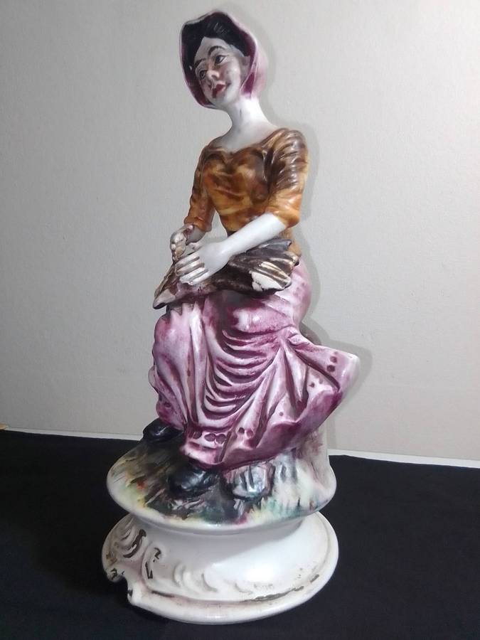 An elegant figurine from master Italian sculptor, A Farm Lady. Capodimonte made in Italy 285mm Tall