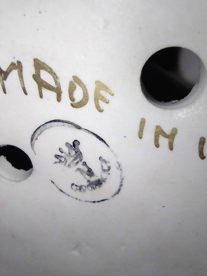 An elegant figurine from master Italian sculptor, A Farm Lady. Capodimonte made in Italy 285mm Tall