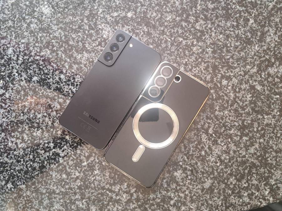 Samsung S22 , 256GB , 5G  . dual sim