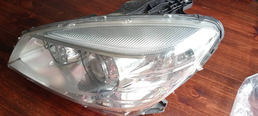 Mercedes Benz Xenon front lamp (left).