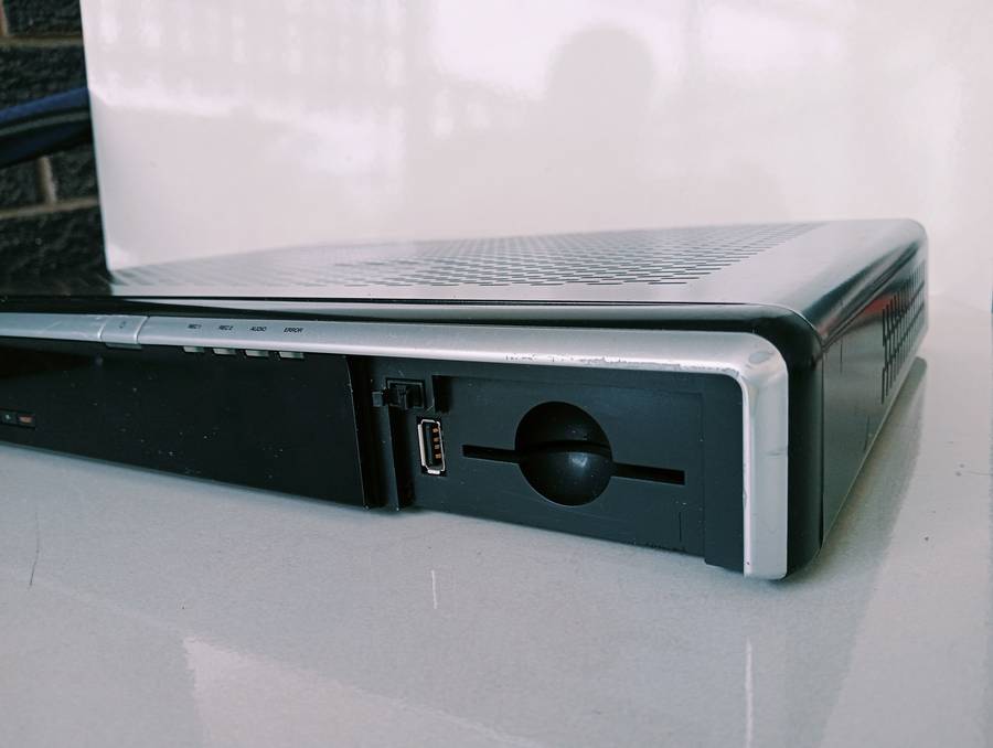 DStv HD PVR decoder Pace DT-PHI9100