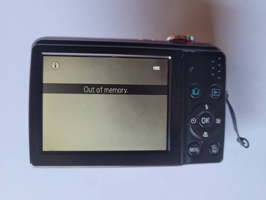 NIKON COOLPIX CAMERA