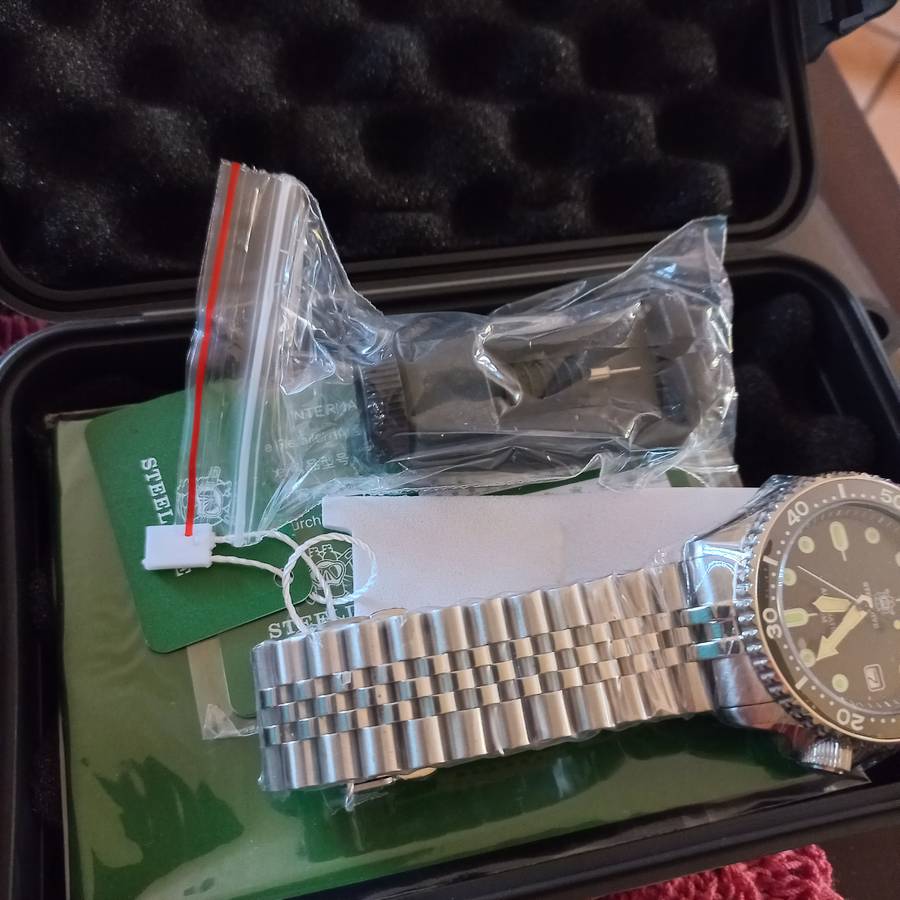 Steeldive SKX007 200m Diver-SEIKO NH35A 24 JEWELS AUTOMATIC MVT
