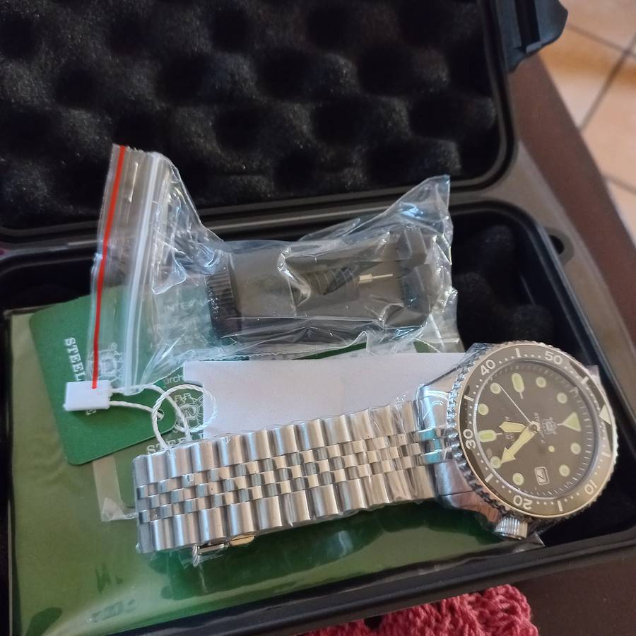 Steeldive SKX007 200m Diver-SEIKO NH35A 24 JEWELS AUTOMATIC MVT