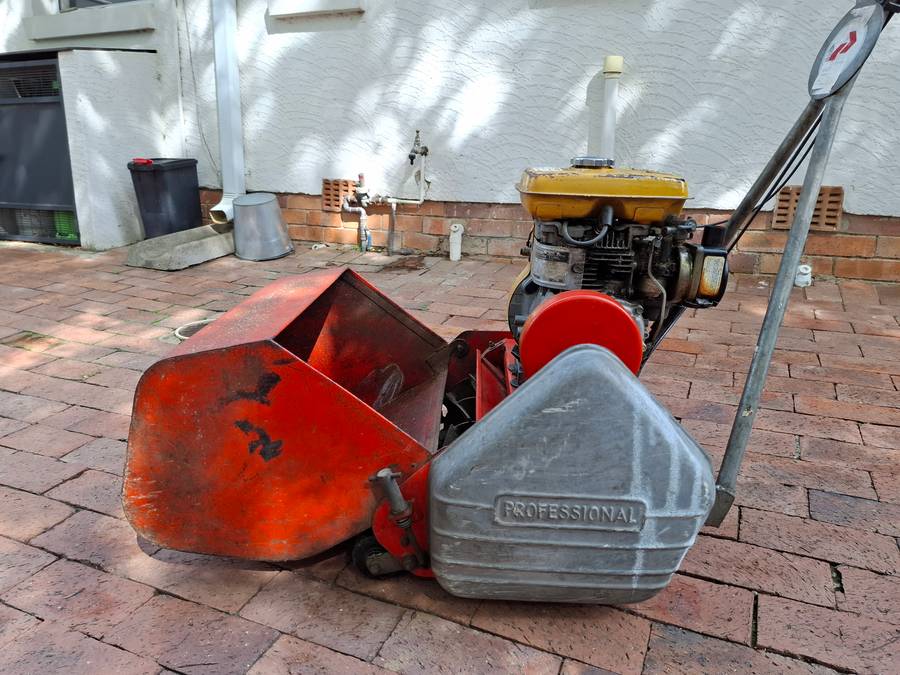 Robin Professional Lawnmower EY 15D