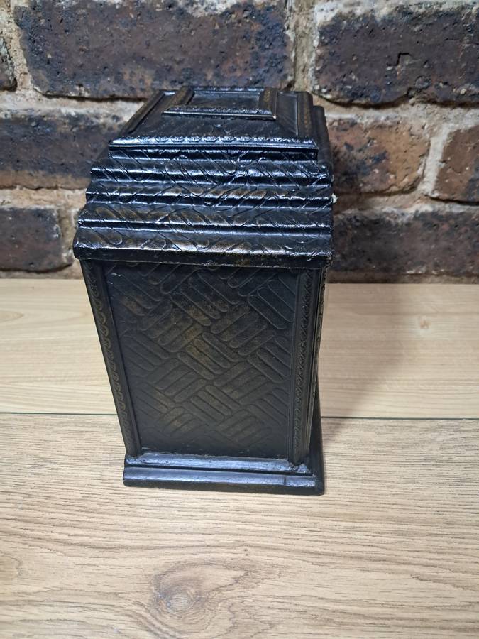 Mantle clock Seth Thomas stiled wooden with Quarts drive