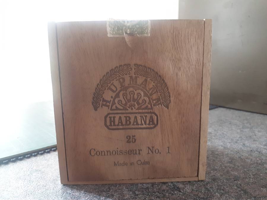 Sigar box H.Upmann wood Cuban empty in real nice condition