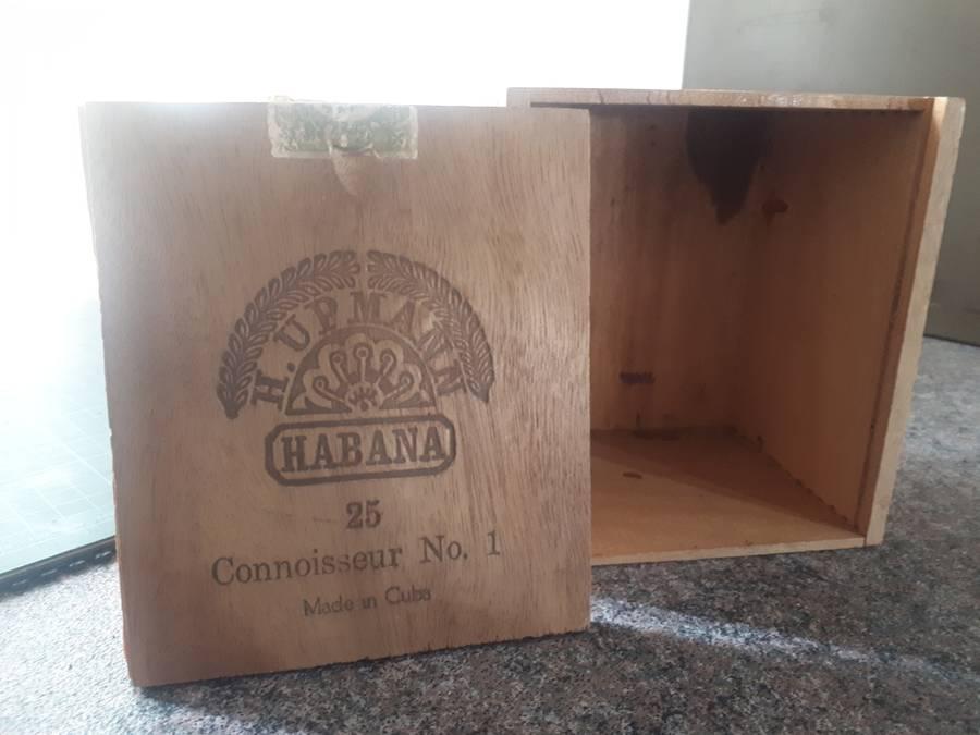 Sigar box H.Upmann wood Cuban empty in real nice condition