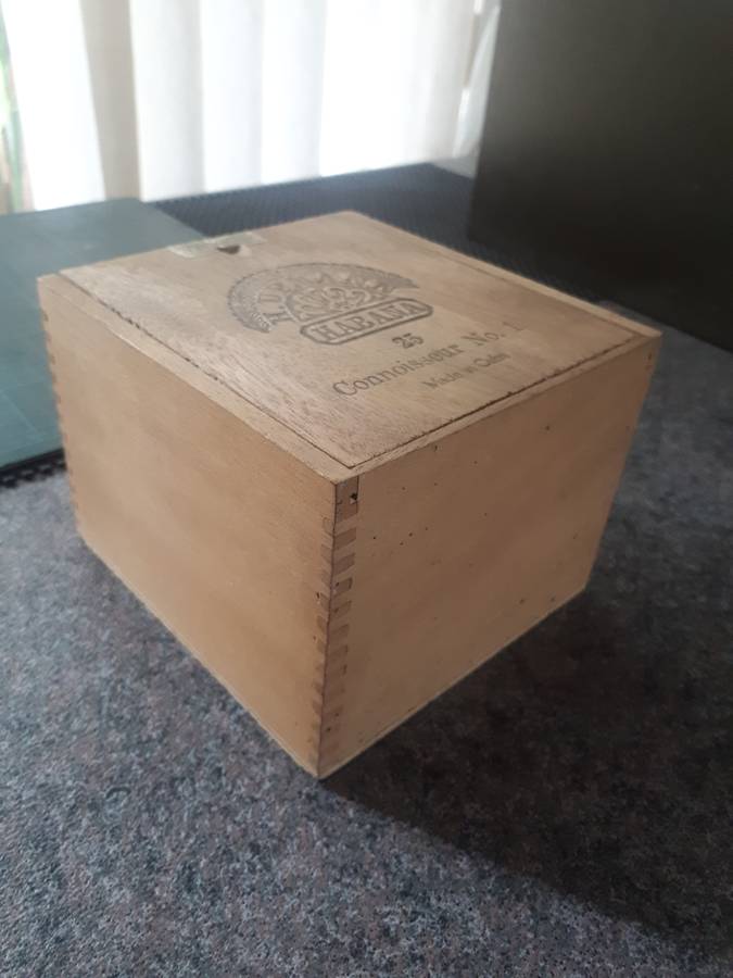 Sigar box H.Upmann wood Cuban empty in real nice condition
