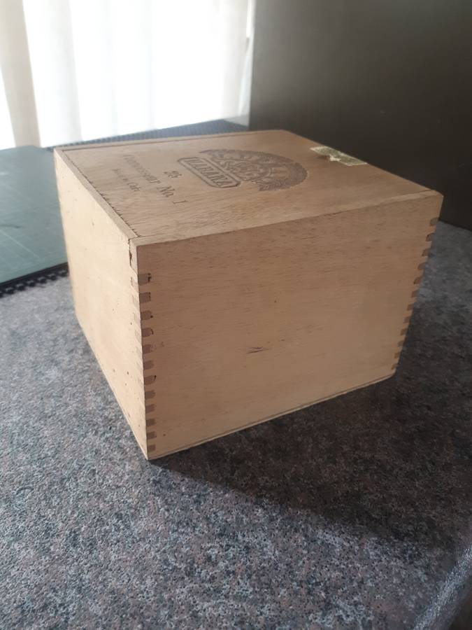 Sigar box H.Upmann wood Cuban empty in real nice condition